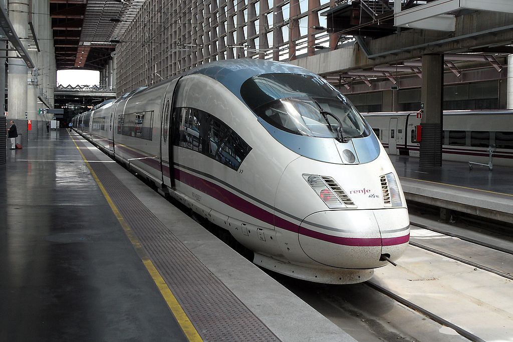 Renfe quiere usar el vending para vender billetes de AVE más baratos